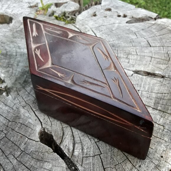 Vintage Carved Wood Box Trinket Box Collectible Wooden Boxes Diamond Shaped Gift - Picture 3 of 15